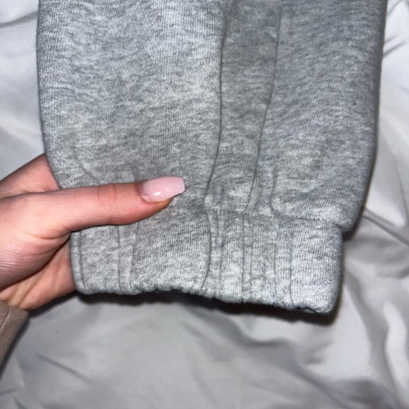 Brandy Melville Heather Gray Joggers - Picture 2 of 10